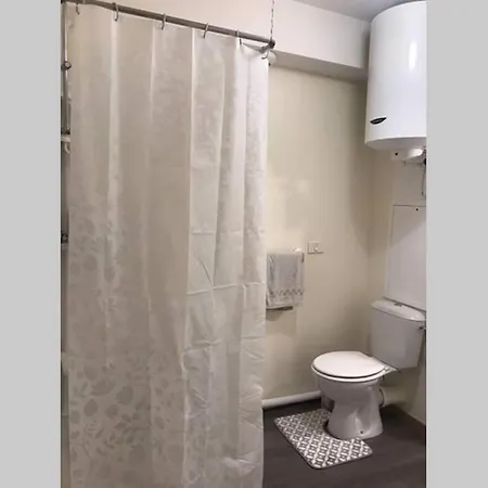 Studio Meuble En Privee,parking Gratuit Апартаменты Сенон